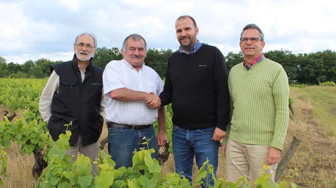 De gauche à droite, Hervé Valette, directeur général, Guy Lamisse, ancien président, Charles Vinet, nouveau président, et Claude Bizieux, directeur appro des territoires. © M. COISNE